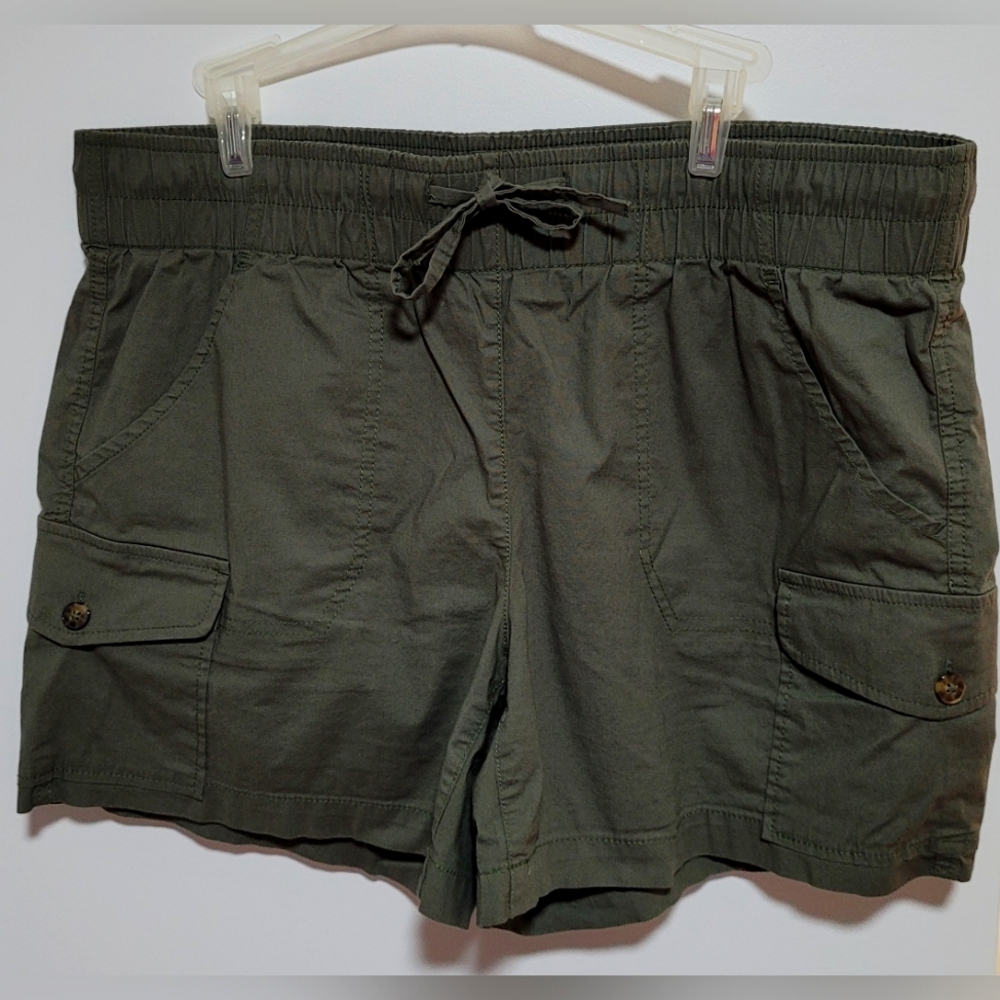 Reitmans Olive Green Cargo Shorts